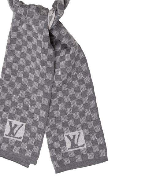 Products by Louis Vuitton: Damier Heritage Scarf.